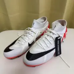 Nike サッカーシューズ ホワイト/ブラック/ レッド - メルカリ