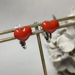 ガラスハートのイヤリング（赤×シルバー）