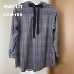 earth グレー系チェック柄リボン付き長袖シャツ
