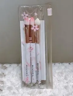 【新品未使用】RIMMEL メイクブラシ3本セット 桜デザインのサムネイル