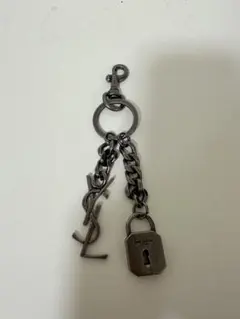 【値下げ交渉不可】SAINT LAURENT ロゴ キーホルダー チャーム 値下げ交渉不可】SAINT LAURENT ロゴ キーホルダー チャーム - メルカリ