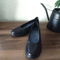 ★美品★fitfitシンプルブラックシューズ22のサムネイル