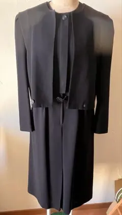 ブラックジャケット付きワンピース　9号　前ボタン　ブラックフォーマル　礼服　喪服
