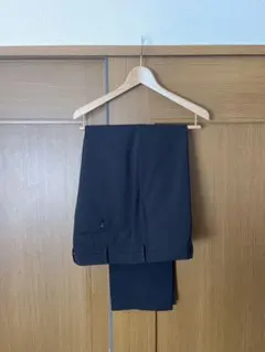 UNIQLO スラックス ブラック 95cm 感動パンツのサムネイル