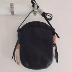 [トーラ] ミニサコッシュ カウレザーミニサコッシュ ブラックのサムネイル