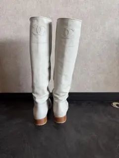CHANELロングブーツ　箱あり CHANEL シャネル ココマーク ロゴ レザー ロングブーツ 36C 白 - メルカリ
