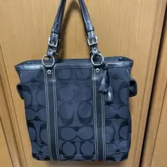 コーチ　トートバッグ　肩掛け　シグネチャー　キャンバス　タッセル　ロゴ