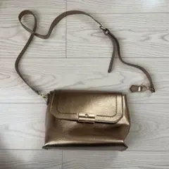 【訳あり】ゴールド ショルダーバッグ フラップ付き