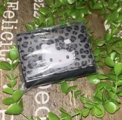 キティちゃん　折り畳み財布　三つ折り財布　豹柄　ハローキティ　レオパード
