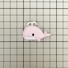 鯨　くじら　ピンク　生き物　刺繍　アイロン　ワッペン ハンドメイド　色違い