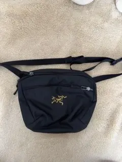 ⭐︎よし様専用出品⭐︎Arc'teryx Arro8 ショルダー 黒/紺 2way - メルカリ
