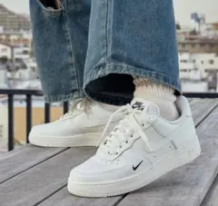 新品 ナイキ ウィメンズ エアフォース1 '07 エッセンシャル23.5cm