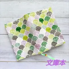 緑色の樹木柄のブックカバー　文庫本　新品　木綿100%　ハンドメイド