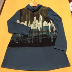 都市シルエットプリントタートルネックチュニック