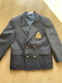 ダブルブレスト ジャケットとチェック柄ショートパンツ