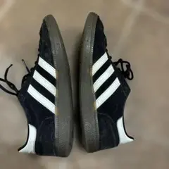adidas ブラック スエード スニーカー