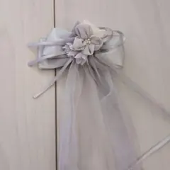 ライトグレー 花飾り リボン 袴