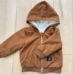 ブラウンの上着