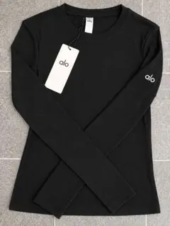 ALO YOGA ブラック ショートスリーブ トップス Mサイズ - メルカリ