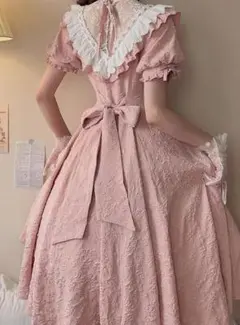 ピンク フリル付きドレス