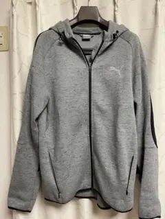 PUMA グレー フード付きパーカー