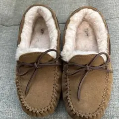 UGG モカシン スリッポン ブラウン 23.5cmのサムネイル