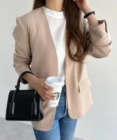 アンドミー とろみ素材ノーカラージャケット ダークベージュ Ｍ