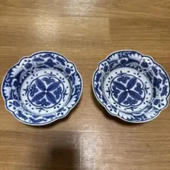 青と白の花柄波型皿2枚セット - メルカリ