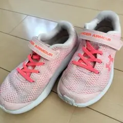 UNDER ARMOUR ピンク スニーカー　19cm