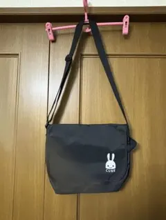 CUNE ショルダーバッグ ブラック