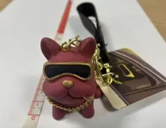 犬のキャラクターキーホルダー ワインレッド