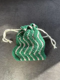 かぎ針編み　巾着袋　緑　ピンク　なみなみ