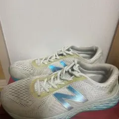 New Balance Fresh Foam スニーカー ホワイト/ブルー