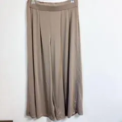 ストレッチ素材 ベージュ ワイドパンツ　ガウチョパンツ