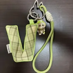 ポップマート　ラブブ　イニシャルチャーム　V POP MART