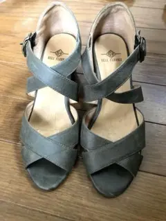 BELLFLORRIE くすみブルーサンダル　本革のサムネイル