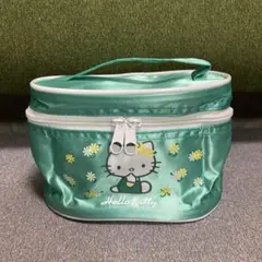 ハローキティちゃんのサテングリーンのバニティポーチ