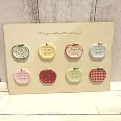 ナチュラルインテリア雑貨　りんご　ボタン　プレート　英字