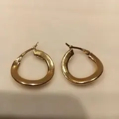 スタージュエリー ウェーブ ツイスト フープピアス ゴールド