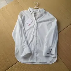 HELLO KITTY 刺繍入り長袖シャツ Mサイズ オフホワイト