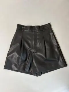 moussyレザーショートパンツ