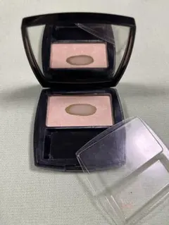 CHANEL Poudre Lumière Perlée ハイライトパウダー
