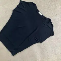 美品リブ編みデザインの黒いノースリーブトップス。Mサイズ位です。