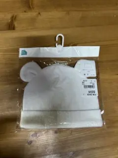 クマ耳付きホワイトベビー帽子