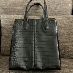 ZARA ブラックエナメルバッグのサムネイル