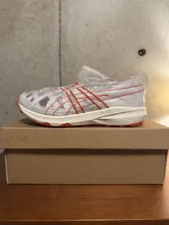 オレンジ スニーカー