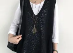 黒いニットベスト Vネック 透かし編み フリーサイズ