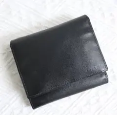 PRADA サフィアーノ　レザー　三つ折り財布　エンボスロゴ　黒　折り財布