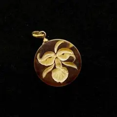 575遺品整理品　ペンダントトップ　鼈甲？　ベッコウ？　ゴールド？　金？