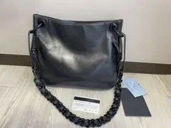 美品プラダ チェーンショルダーバッグ ロゴ型押し レザー ブラック